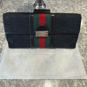 Gucci Black Wallet with Green and Red Stripe